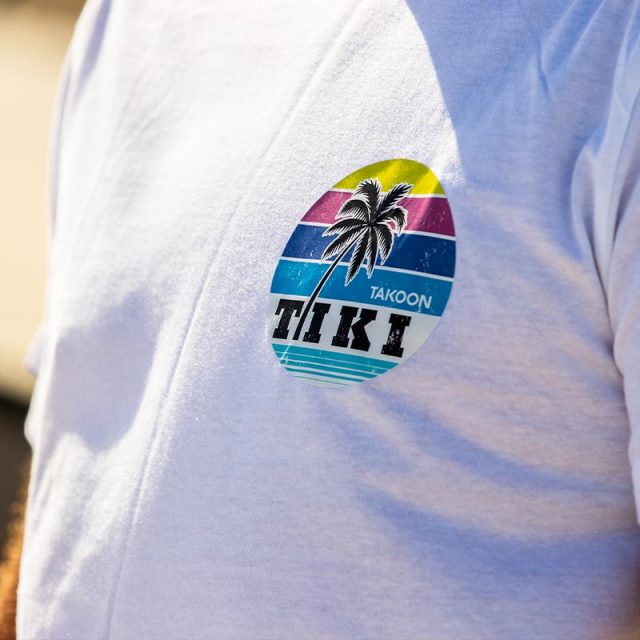 takoon logo sur t shirt personnalisé